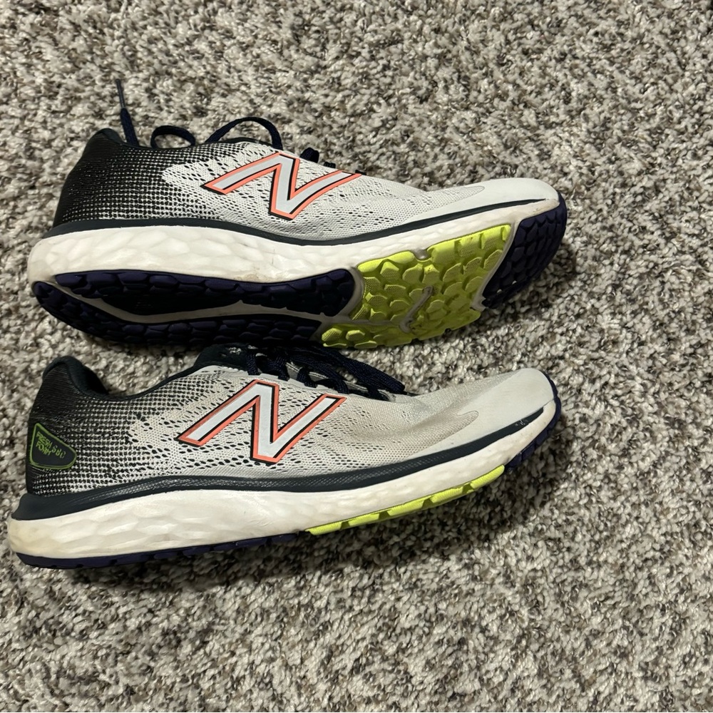 New Balance Women's Fresh Foam 680 V7 Running Shoe
Size 10